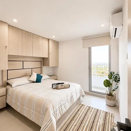 Apartamento Mediterranean Coastal Suite, Sea View & Pool
