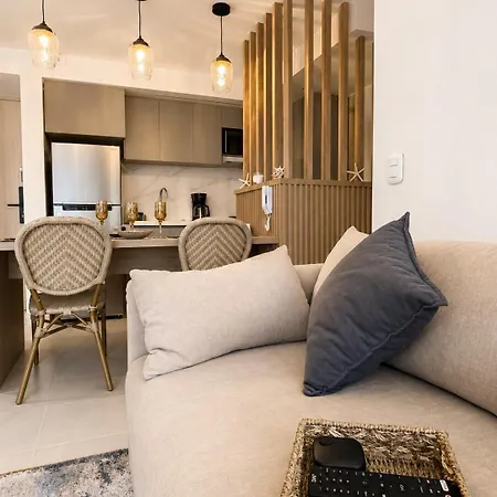 Mediterranean Coastal Suite, Sea View & Pool Apartamento *