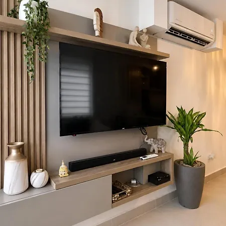Mediterranean Coastal Suite, Sea View & Pool Apartamento *