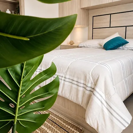 Mediterranean Coastal Suite, Sea View & Pool Apartamento
