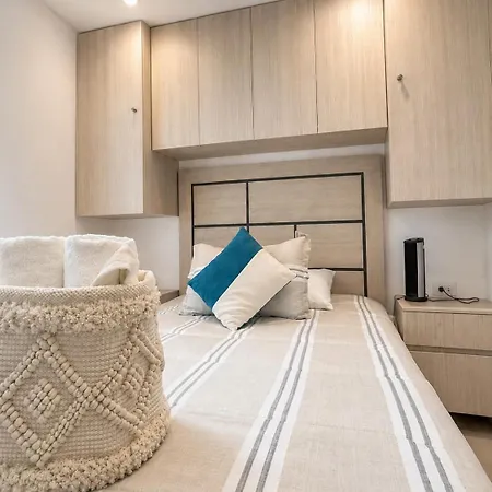 Apartamento Mediterranean Coastal Suite, Sea View & Pool