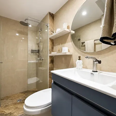 Apartamento Mediterranean Coastal Suite, Sea View & Pool